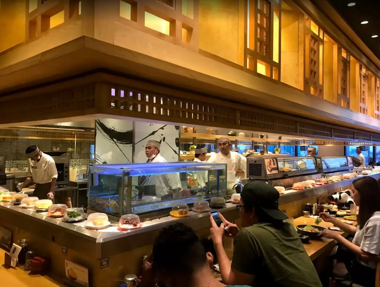 Suasana ruang makan Sushi Hiro Jakarta Selatan